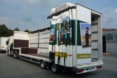 2 Achs JUMBO Sattelauflieger mit verfahrbarem Dachbaum fuer seitliche Kranbeladung und Heck Auffahrrampen (4)