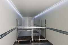 2 Achs Sattelauflieger mit Zwangslenkung und Kofferaufbau für Blumentransport (7)