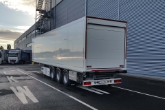 3 Achs Kühl Auflieger mit automatischen Rolltor für maximale Durchladebreite eine Unterflur Kühlmaschine und einem Lamellen Fördersystem von Cargo Floor (12)