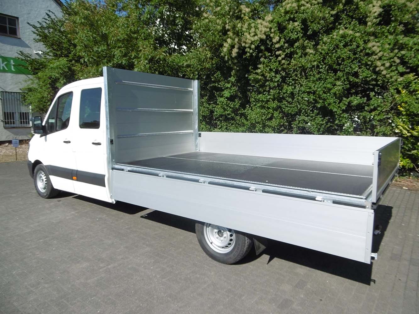 Aluminium Bordwandaufbau für Transporterklasse mit multifunktionaler Ladungssicherung (1)
