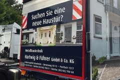 Aluminium Klemm Kofferaufbau mit hinter schlagender Ladebordwand zum Transport von Bauelementen (1)