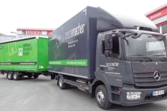 Gliederzug mit Koffer-LKW Aufbau mit Ladebordwand und Tandemanhänger mit Schiebespann Planenaufbau (4)