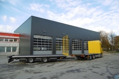 Gliederzug mit Plateau Aufbau und jeweiligen Kurbelauszug zum verlängern der Ladefläche bei LKW und Anhänger (4)