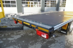 Gliederzug mit Plateau Aufbau und jeweiligen Kurbelauszug zum verlängern der Ladefläche bei LKW und Anhänger (6)