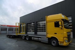 Gliederzug mit Plateau Aufbau und jeweiligen Kurbelauszug zum verlängern der Ladefläche bei LKW und Anhänger (7)