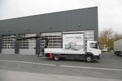 halber Planenaufbau mit Heck Ladekran von HIAB fuer den Baustoffhandel (18)