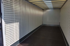 Koffer mit Schüssel Lochblech zur flexibelen Ladungssicherung oder zum Transport von Kleiderstangen (2)