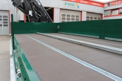 offener Bordwandaufbau zum Transport fuer Glas-Reffs mit Heck Ladekran von HIAB (5)