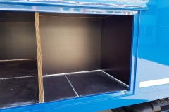 Plywood Kofferaufbau mit hinterschlagender Ladebordwand als Werkstattwagen mit einem speziellen Innenausbau (2)