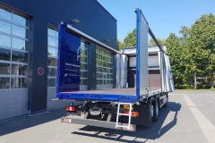 Schiebespannplanenaufbau mit einer Heckverbreiterung über  Kurbel (3)