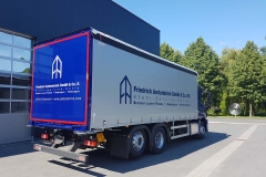Schiebespannplanenaufbau mit einer Heckverbreiterung über  Kurbel (5)
