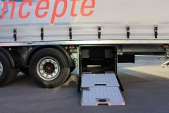 Sicherung eines Hubwagens unter der Ladefläche über einen Kasten mit Auffahrrampe (3)