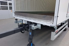 Tandemanhänger mit Schlüsselloch Kofferaufbau und Durchladefunktion für eintauchende Ladebordwand vom ziehen LKW (2)
