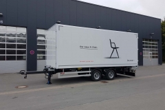 Tandemanhänger mit Schlüsselloch Kofferaufbau und Durchladefunktion für eintauchende Ladebordwand vom ziehen LKW (6)