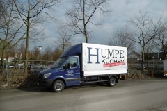 Verdeckgestell auf einer Werkspritsche mit spezieller Ladungssicherung für den Neumöbeltransport (2)