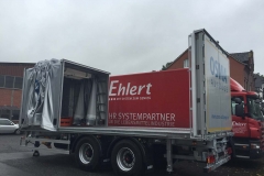 Zentralachs Anhänger mit Schiebebügel Aufbau und Staplerhalterung (4)